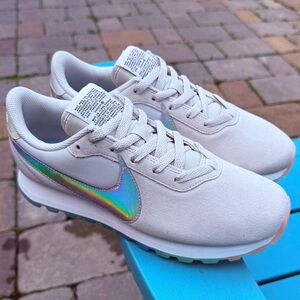 WOMENS NIKE SWOOSH PRE-LOVE O.X . RAINBOW RUNNING SHOES - US SIZE 8 (A03166-100)